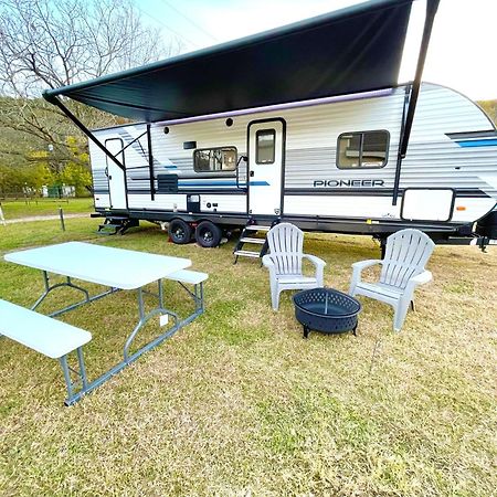 Rv Located On Private Property, Providing Access To The Guadalupe River, Accommodates Up To 5 Guests New Braunfels Dış mekan fotoğraf