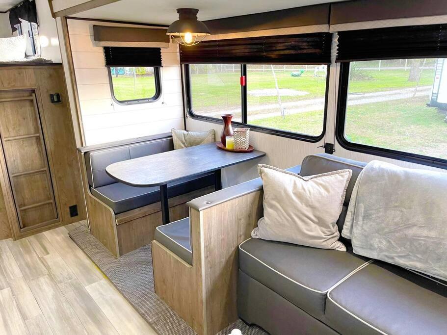 Rv Located On Private Property, Providing Access To The Guadalupe River, Accommodates Up To 5 Guests New Braunfels Dış mekan fotoğraf